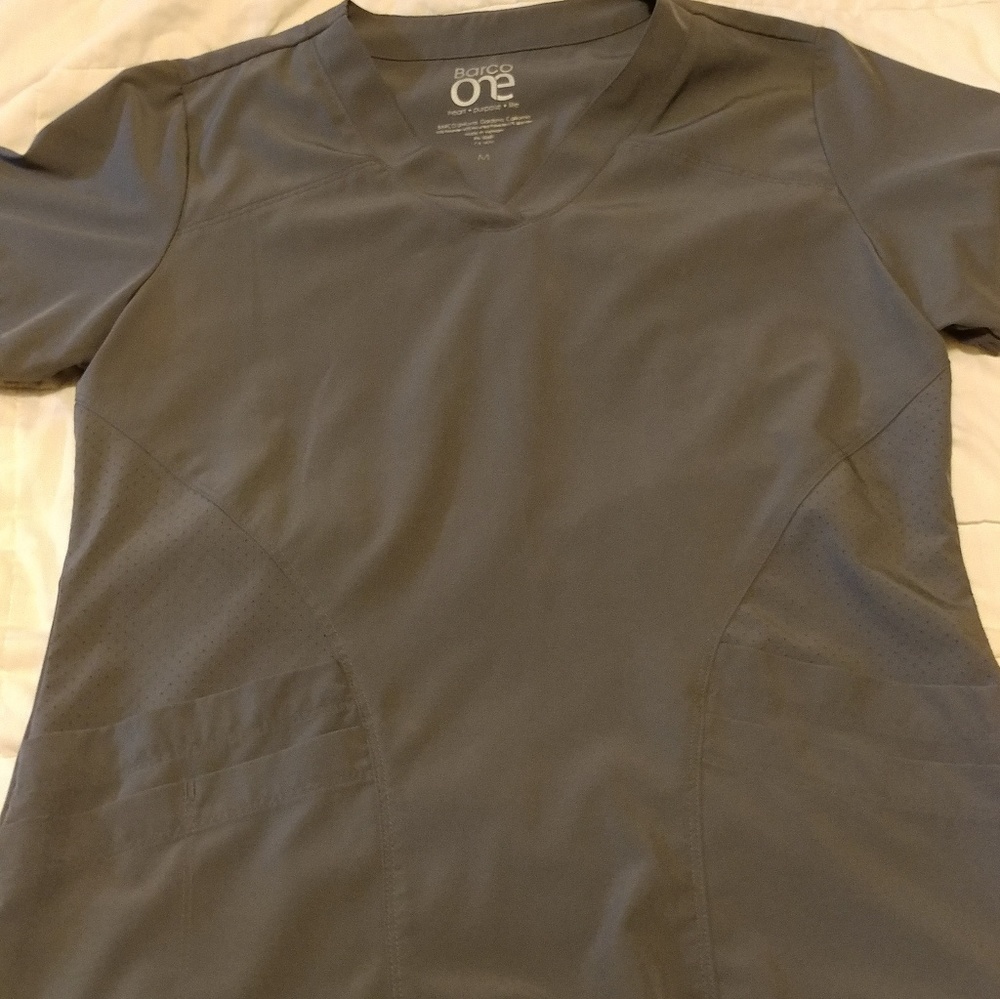 Barco one gray scrub top